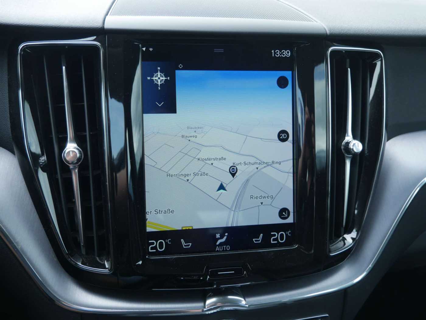Volvo  D4 Momentum Pro LEDER KAMERA NAVI LED