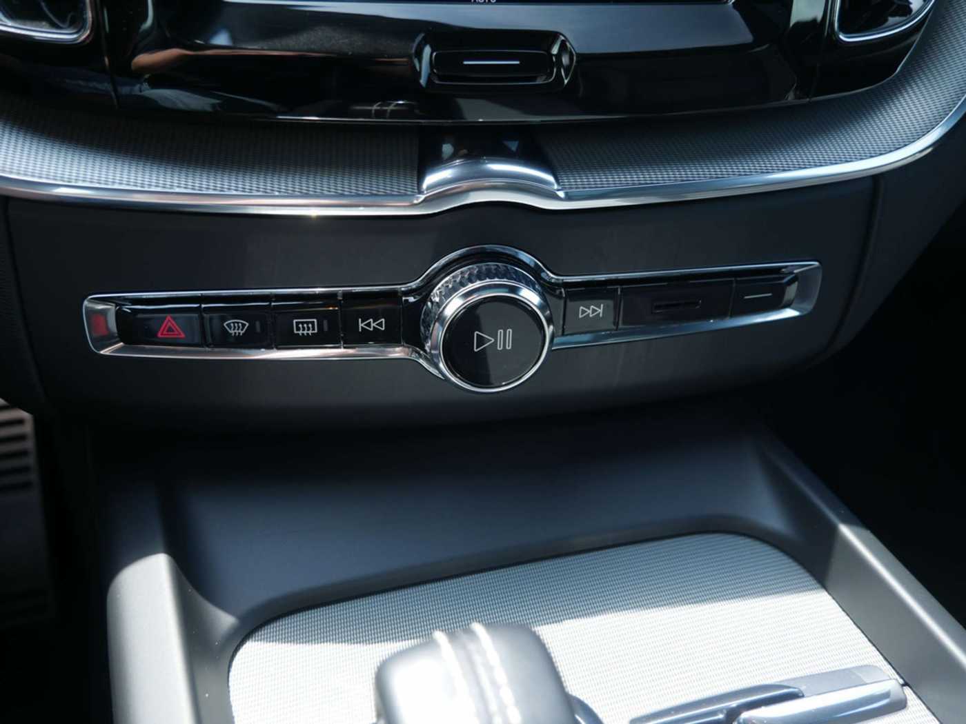 Volvo  2.0 R Design Recharge Plug-In Hybrid AWD