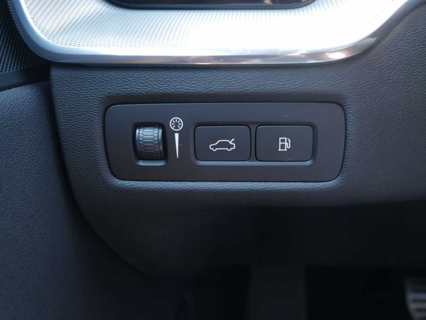 Volvo  2.0 R Design Recharge Plug-In Hybrid AWD