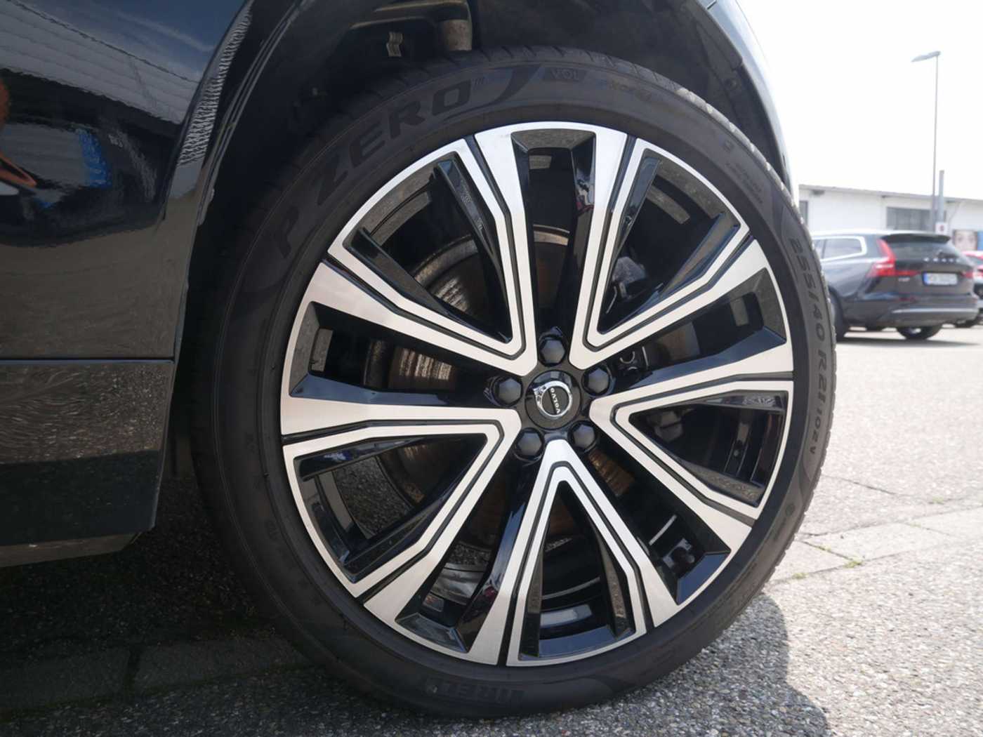 Volvo  2.0 R Design Recharge Plug-In Hybrid AWD