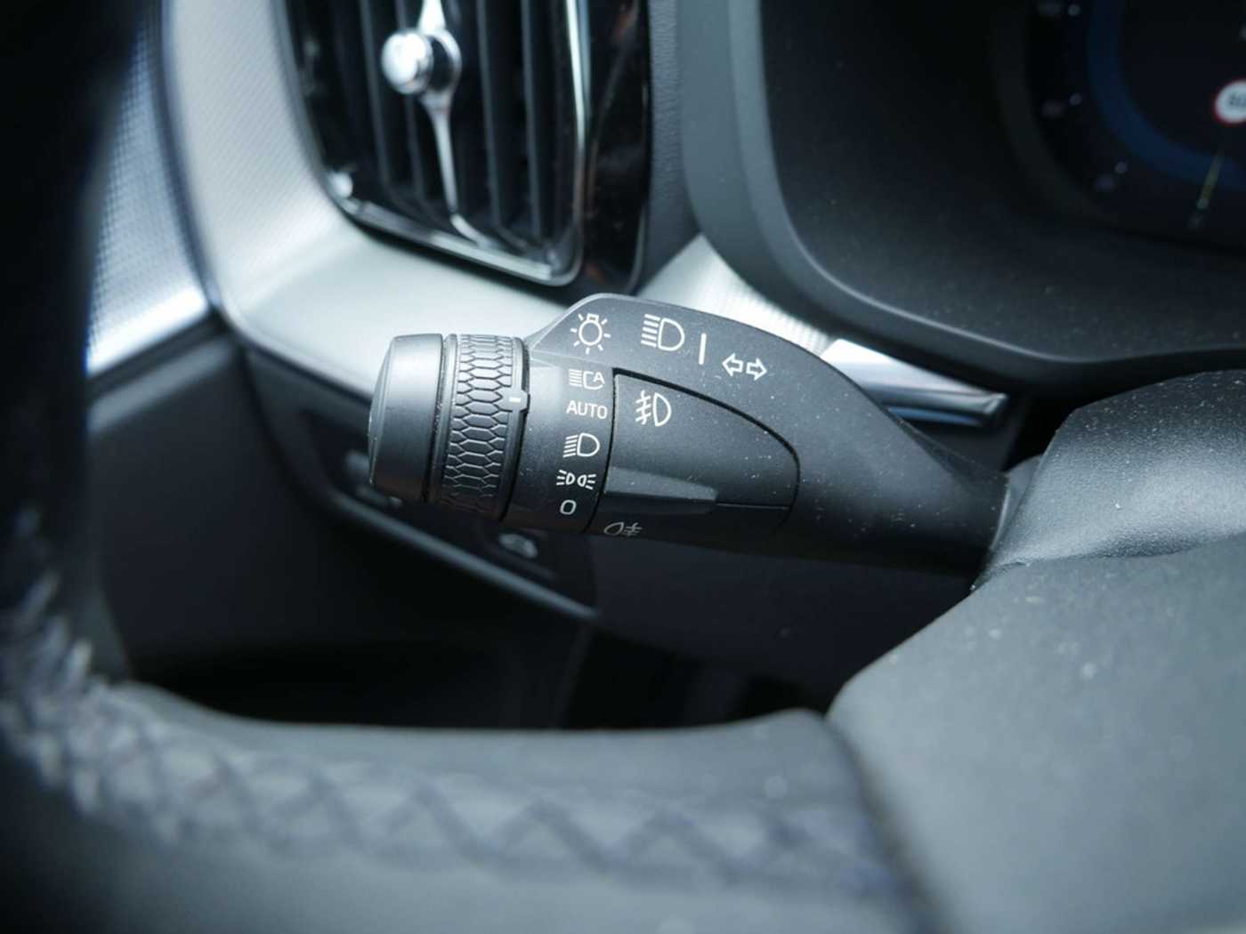 Volvo  B4 R Design AWD ACC HUD LED PANO 360°