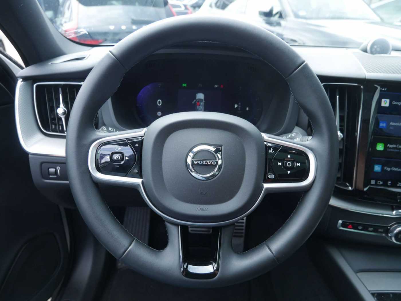 Volvo  B4 R Design AWD ACC HUD LED PANO 360°