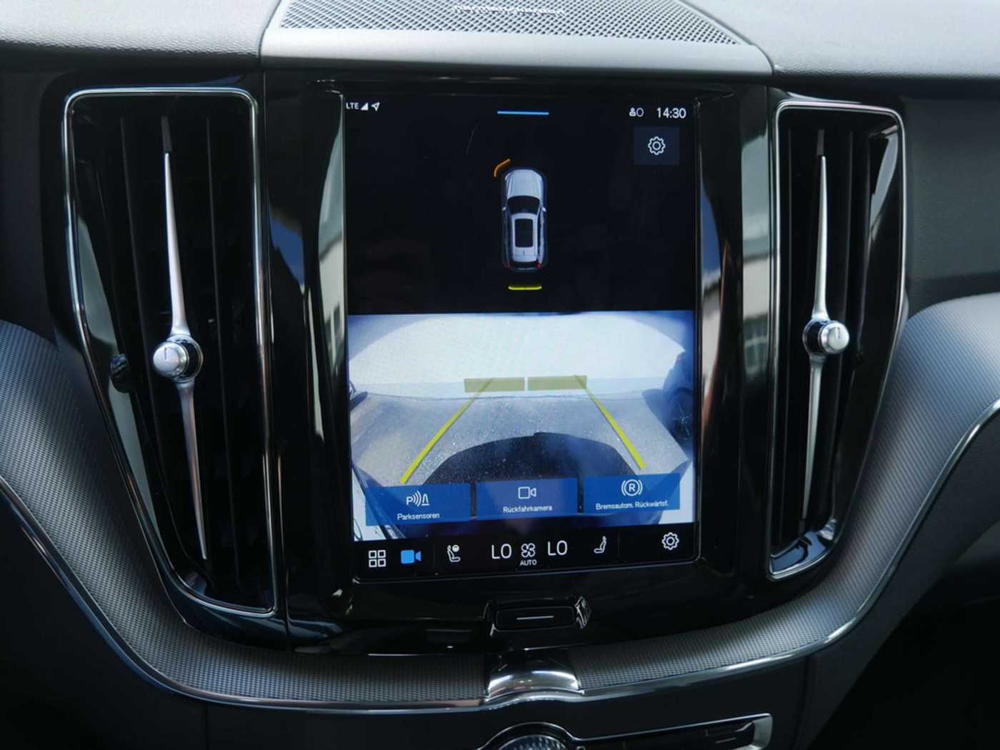 Volvo  B4 Plus Dark AWD NAVI AHK STANDHZ LED