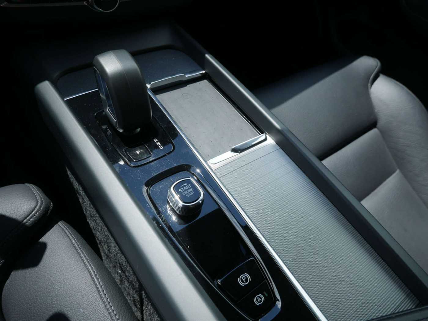 Volvo  B4 Plus Dark AWD NAVI AHK STANDHZ LED