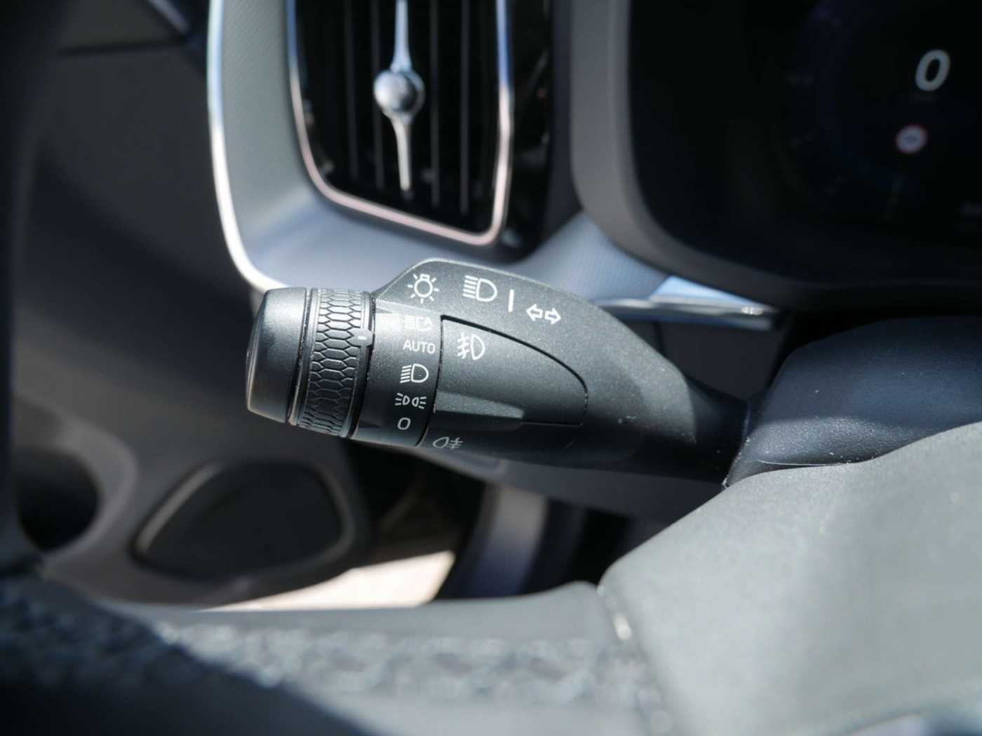 Volvo  B4 Plus Dark AWD NAVI AHK STANDHZ LED