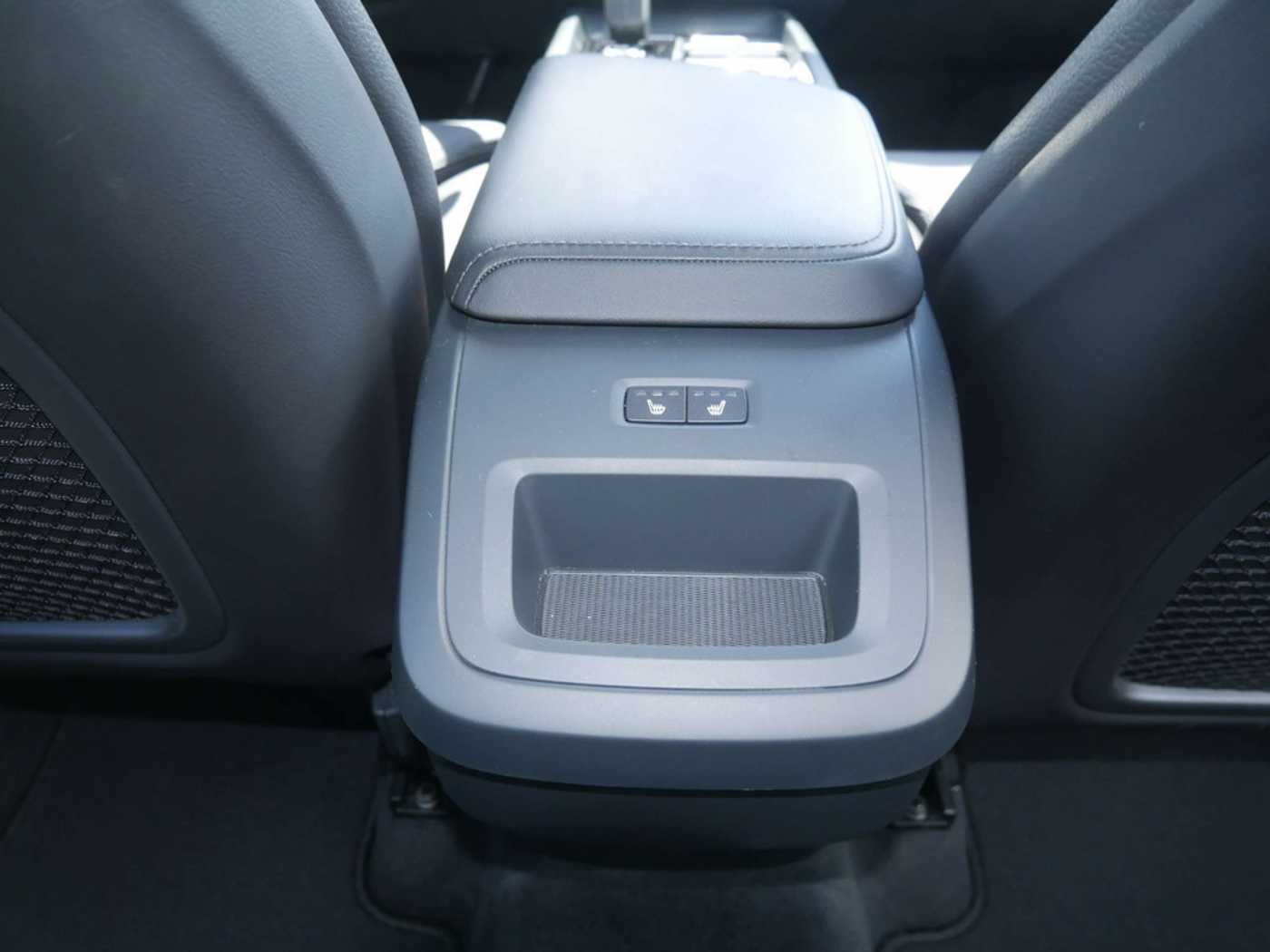 Volvo  B4 Plus Dark AWD NAVI AHK STANDHZ LED