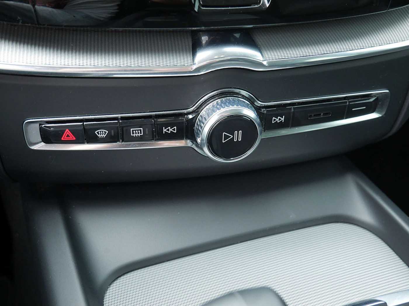 Volvo  T8 Ultimate Dark Recharge Plug-In Hybrid AWD