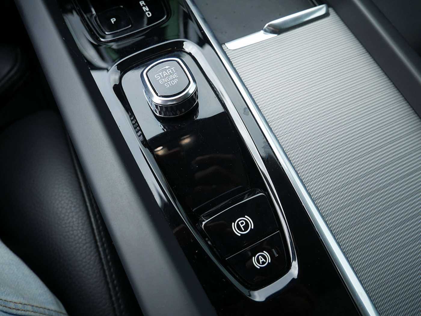 Volvo  T8 Ultimate Dark Recharge Plug-In Hybrid AWD