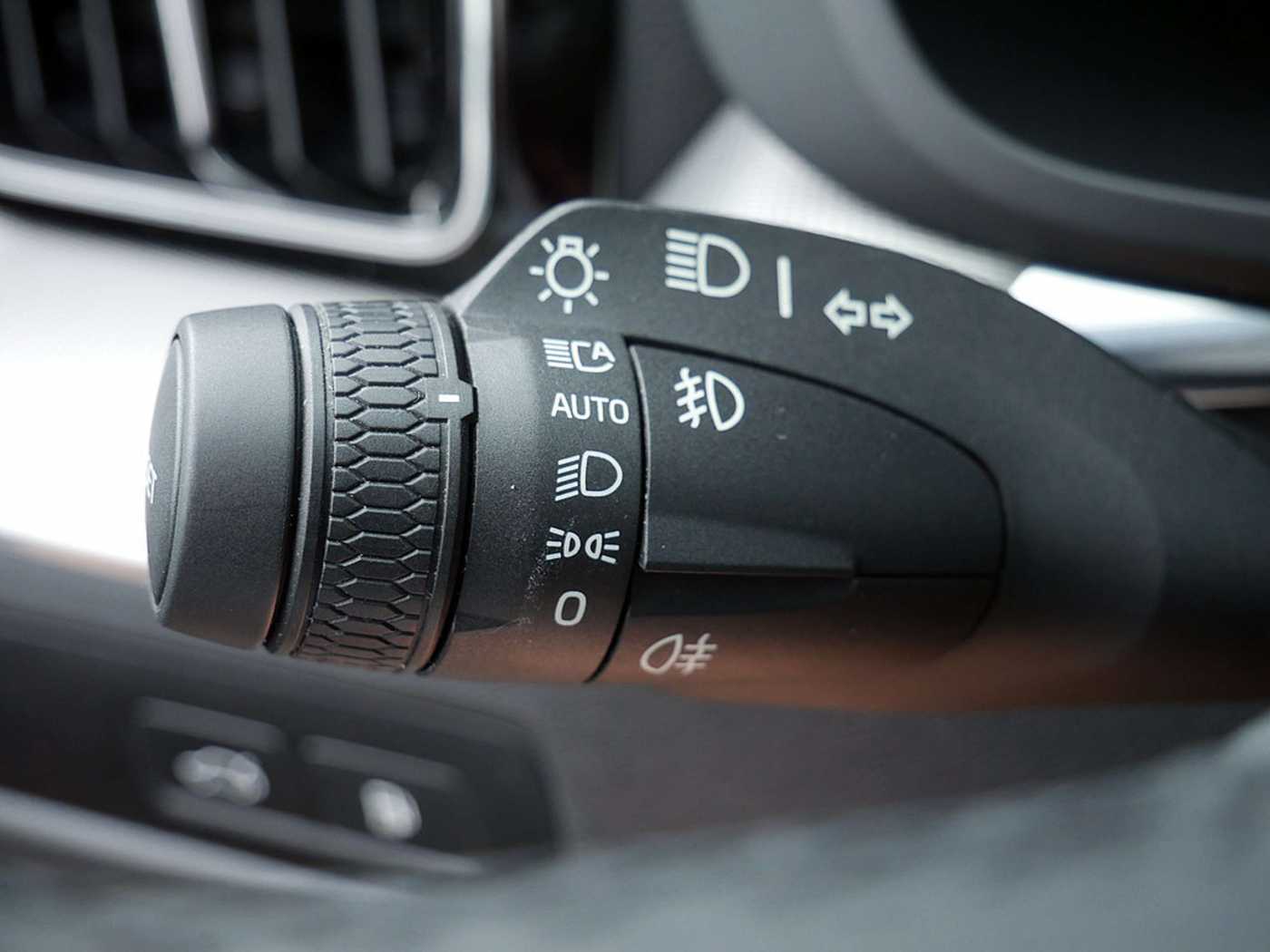 Volvo  T8 Ultimate Dark Recharge Plug-In Hybrid AWD