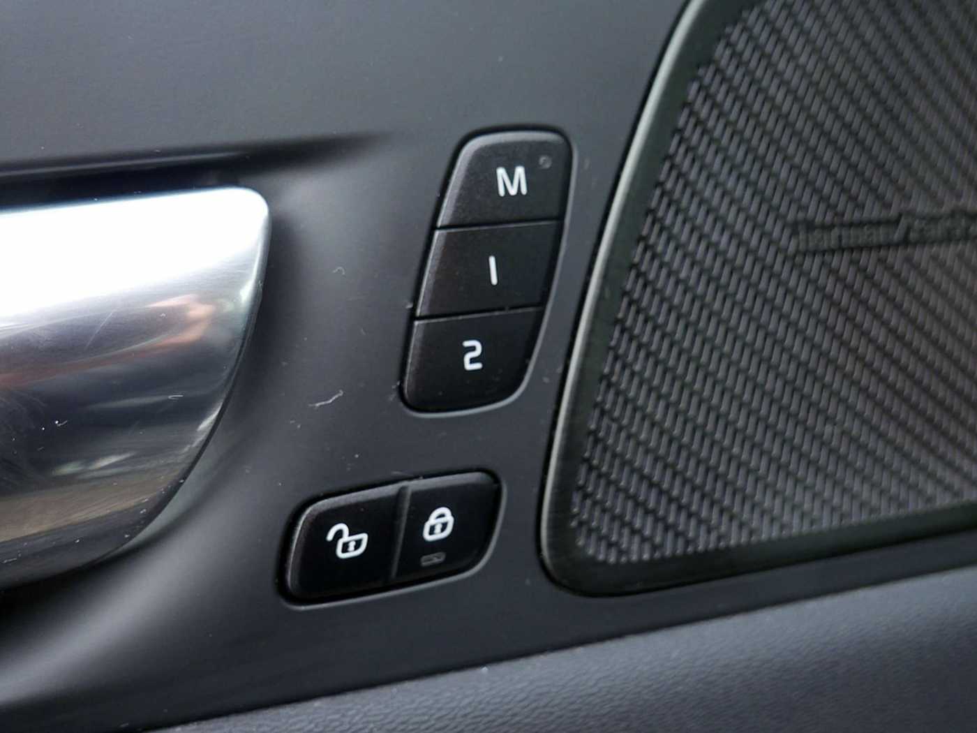 Volvo  T8 Ultimate Dark Recharge Plug-In Hybrid AWD