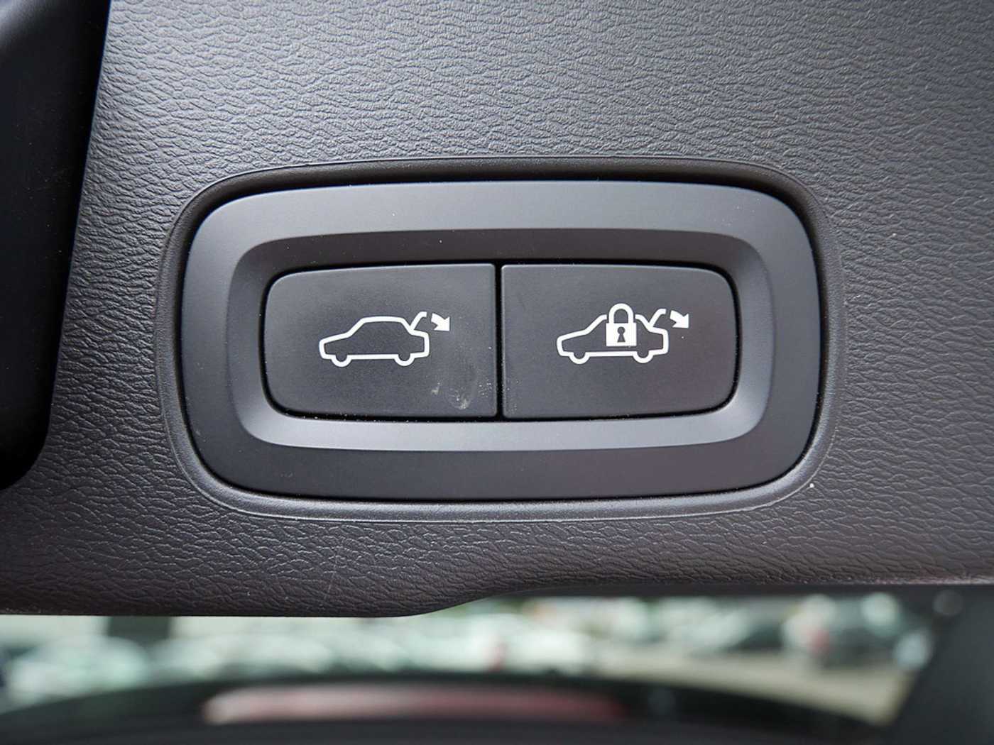 Volvo  T8 Ultimate Dark Recharge Plug-In Hybrid AWD