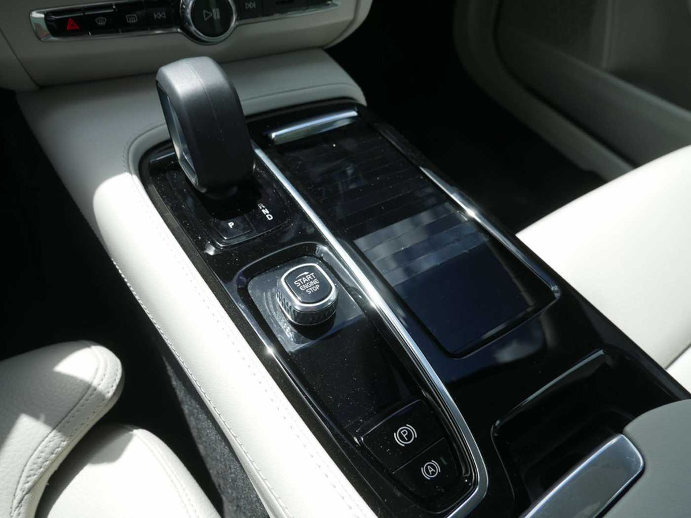 Volvo  T8 Recharge AWD NAVI AHK ACC HUD LED PANO