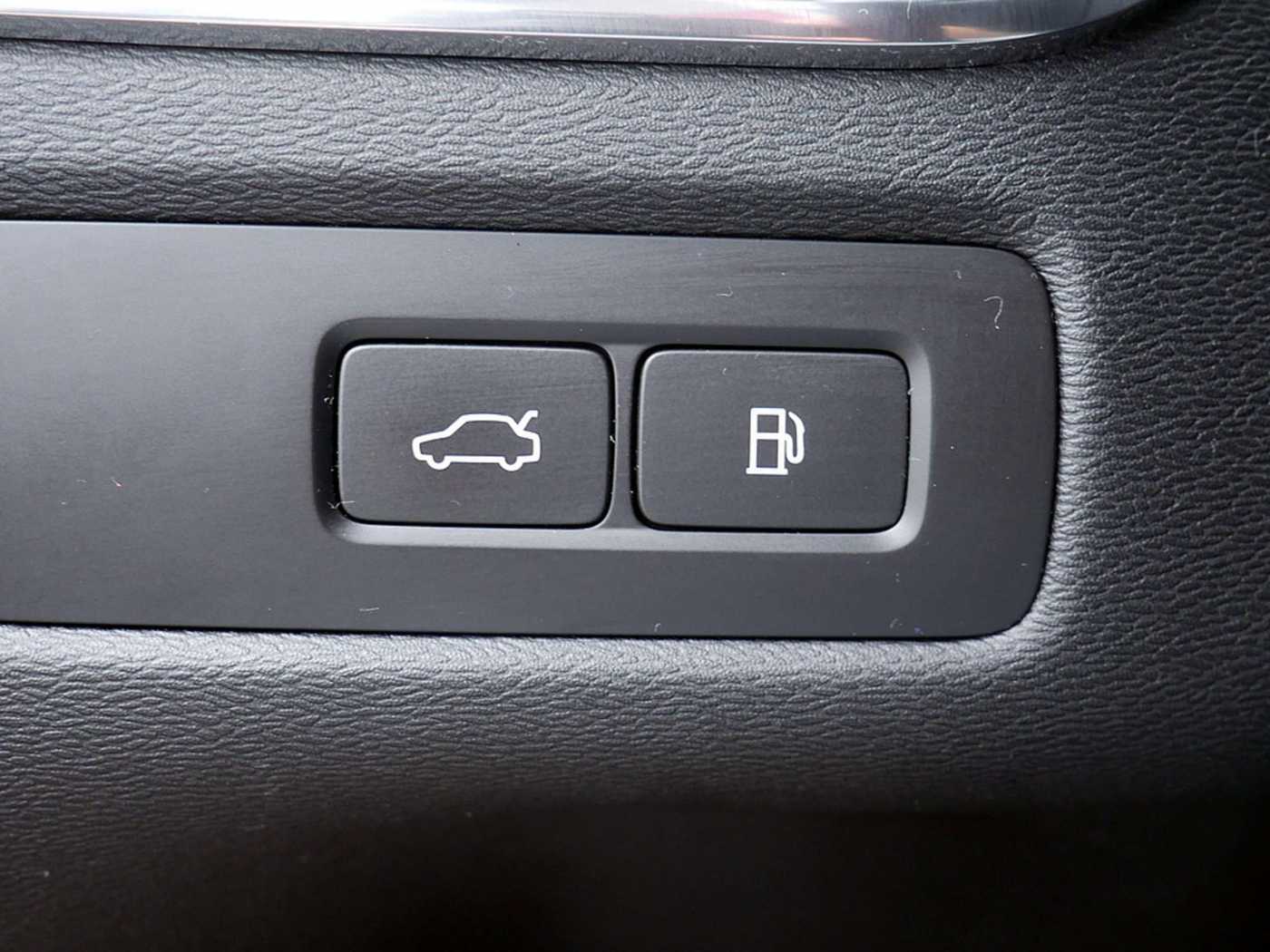 Volvo  T8 Ultimate Dark Recharge Plug-In Hybrid AWD