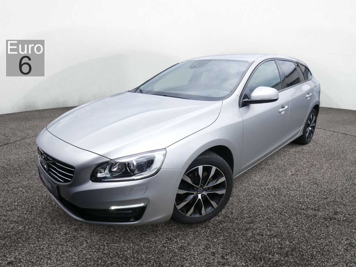 Volvo  T4 KLIMA PDC SHZ LEDER KAMERA XENON NAVI