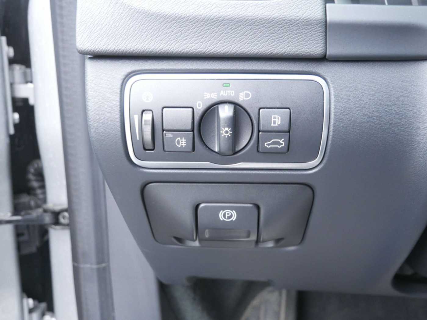 Volvo  T4 KLIMA PDC SHZ LEDER KAMERA XENON NAVI