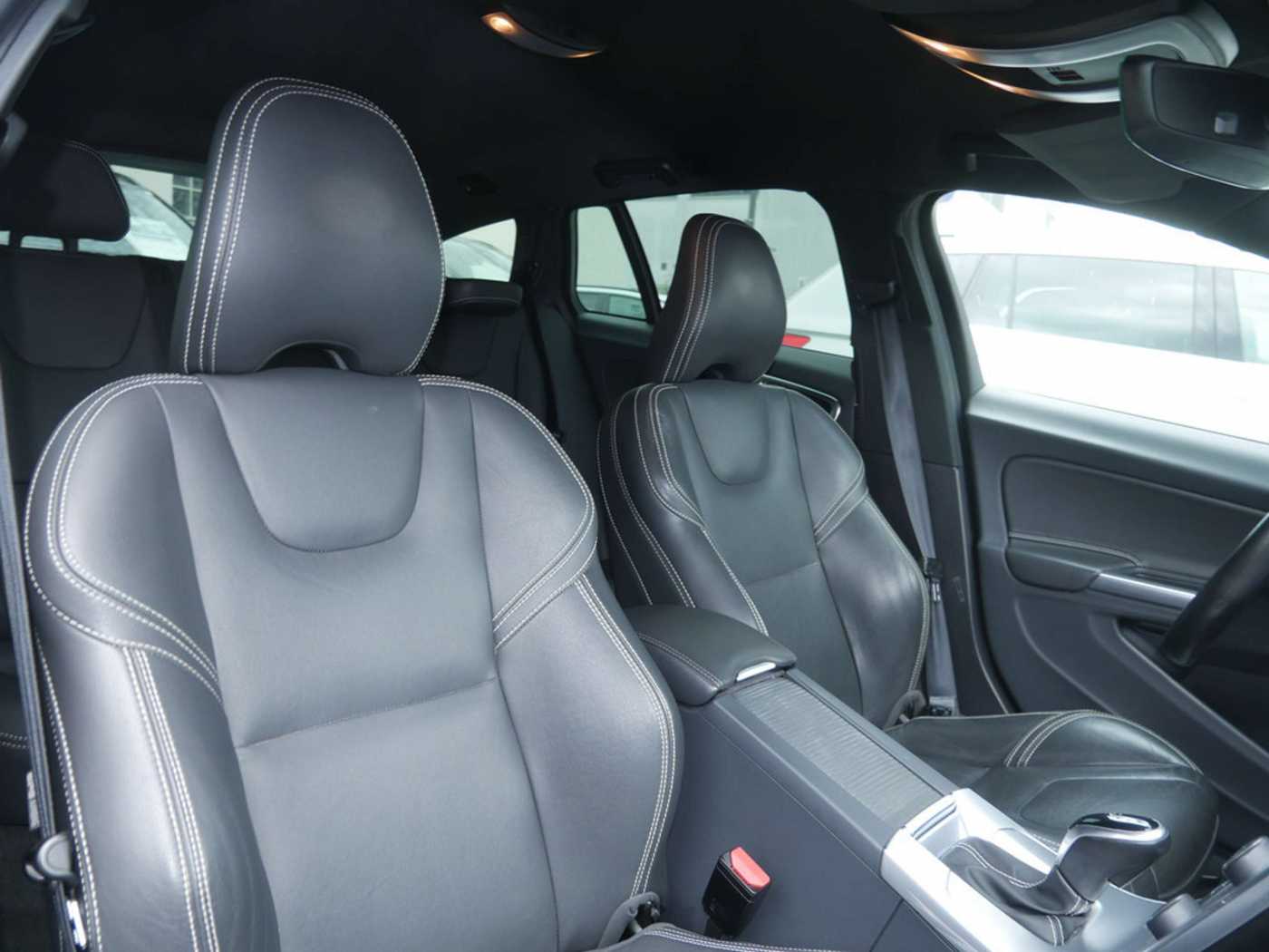Volvo  T4 KLIMA PDC SHZ LEDER KAMERA XENON NAVI