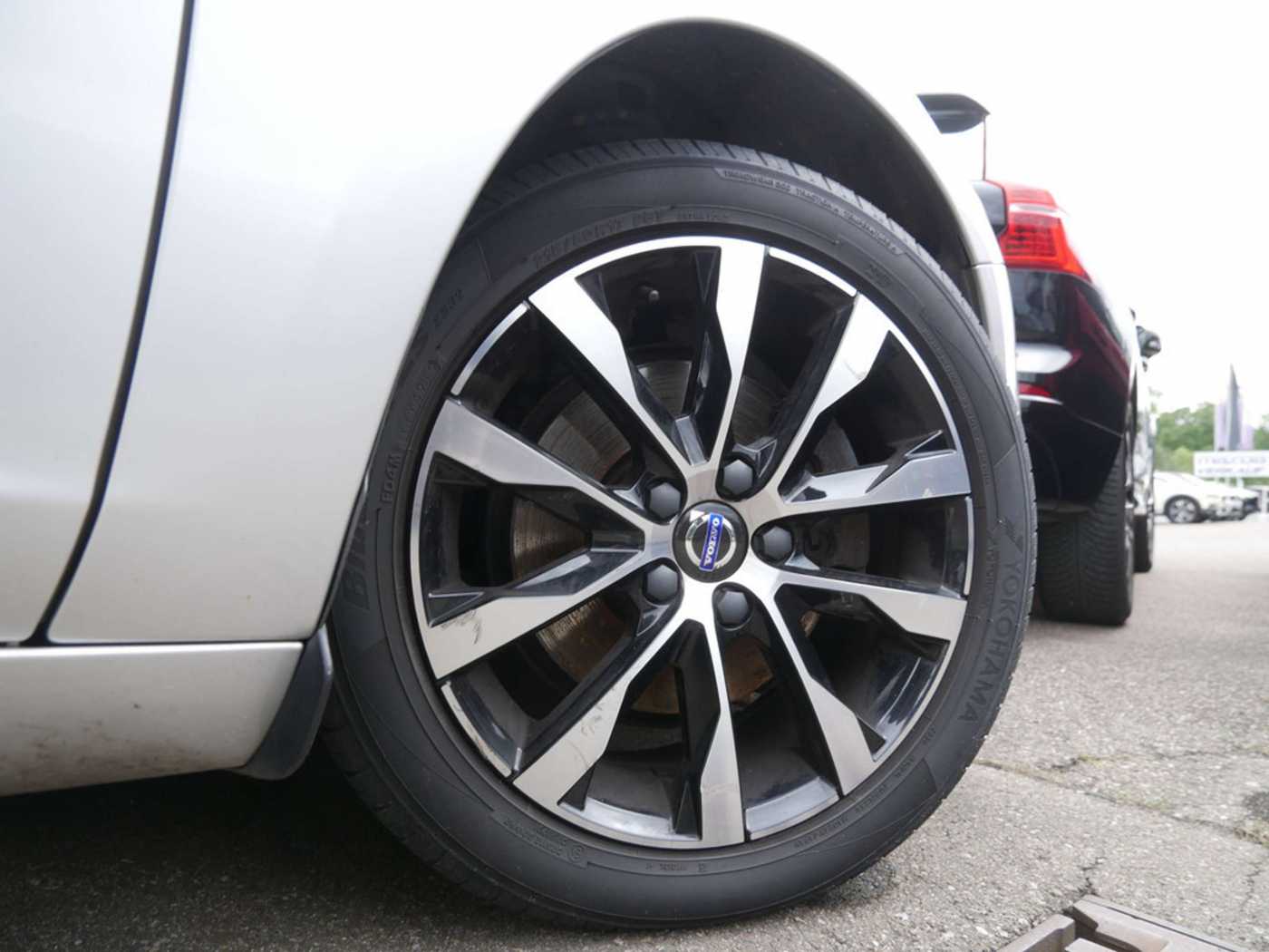 Volvo  T4 KLIMA PDC SHZ LEDER KAMERA XENON NAVI