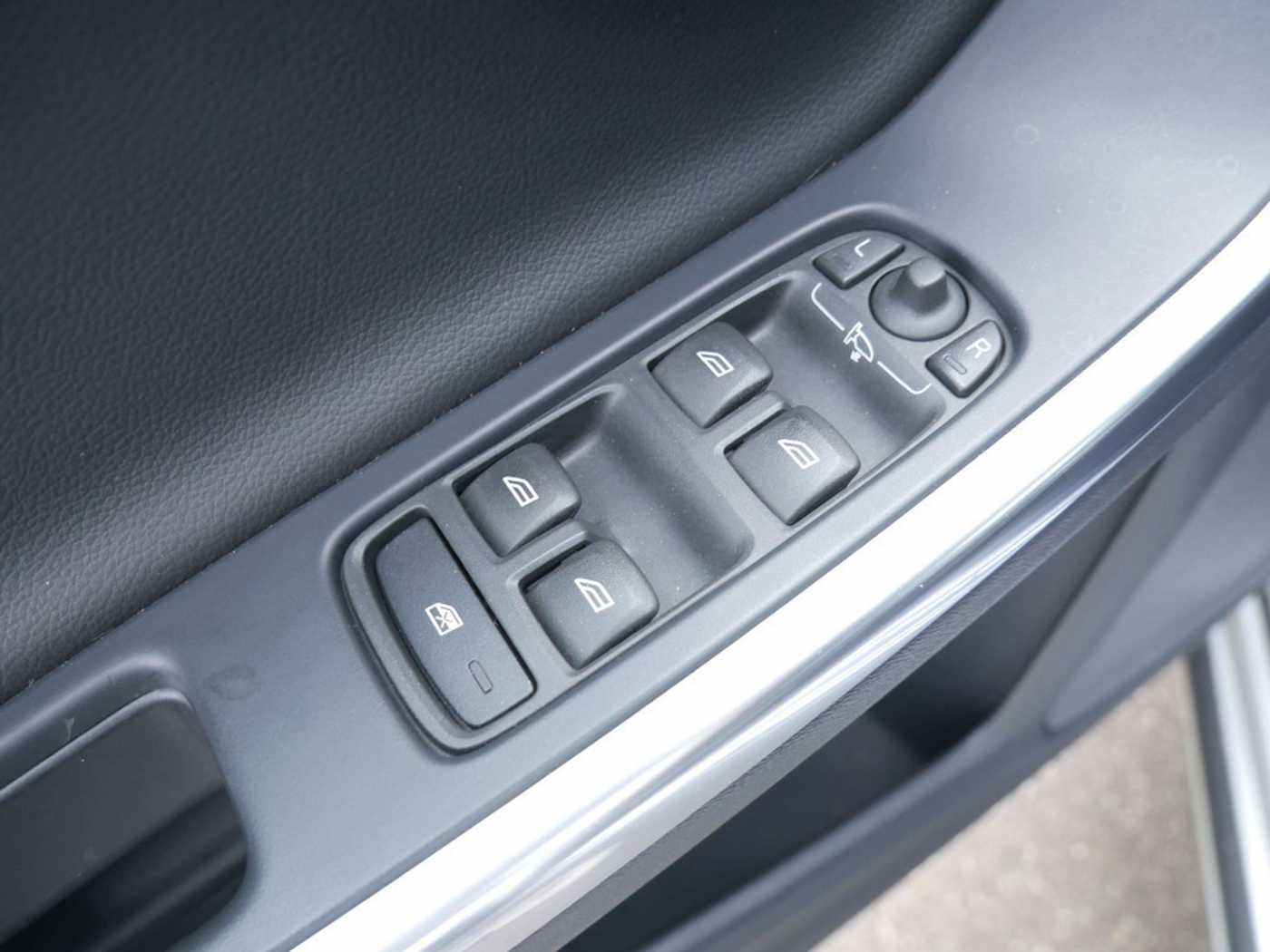Volvo  T4 KLIMA PDC SHZ LEDER KAMERA XENON NAVI