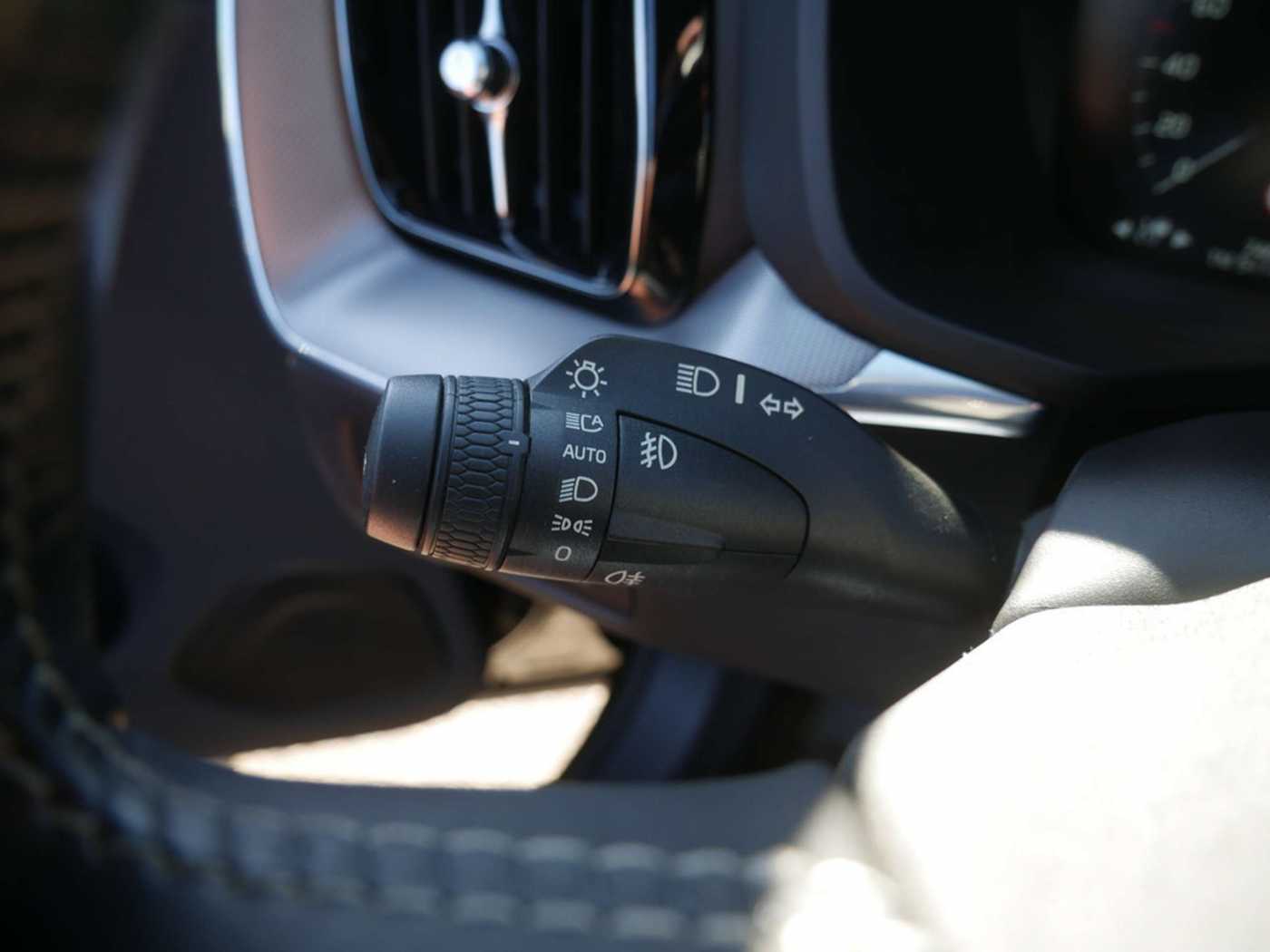 Volvo  Recharge T8 AWD R-Design ACC LED PANO