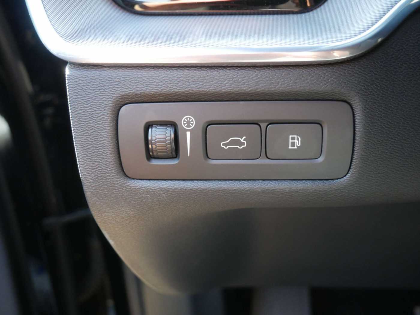 Volvo  Recharge T8 AWD R-Design ACC LED PANO