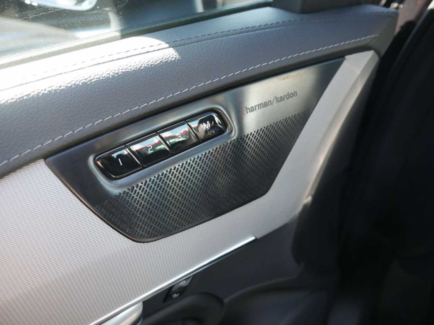 Volvo  T8 Plus Bright Recharge Plug-In AWD LED