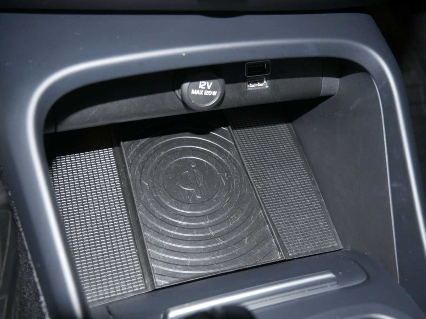Volvo  T5 AWD H/K NAVI AHK ACC LED PANO 360°