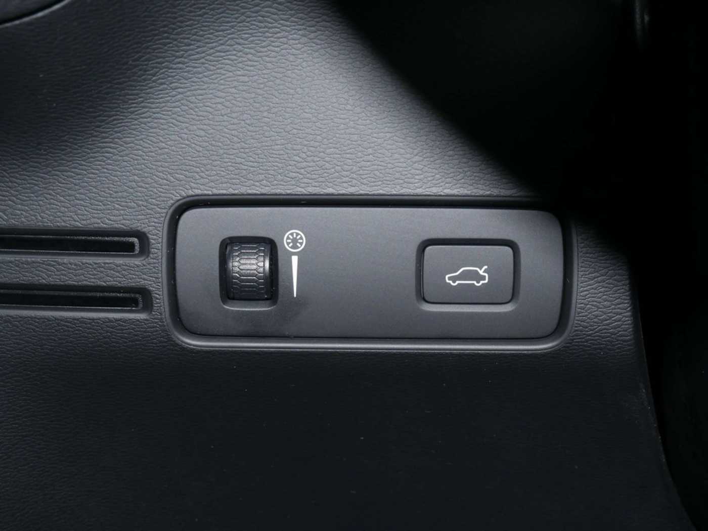 Volvo  T5 AWD H/K NAVI AHK ACC LED PANO 360°