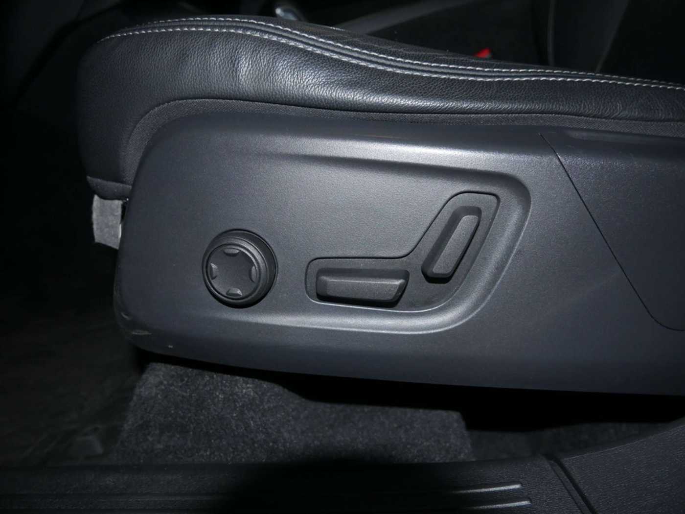 Volvo  T5 AWD H/K NAVI AHK ACC LED PANO 360°