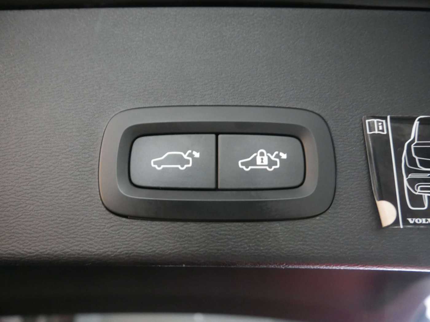 Volvo  T5 AWD H/K NAVI AHK ACC LED PANO 360°