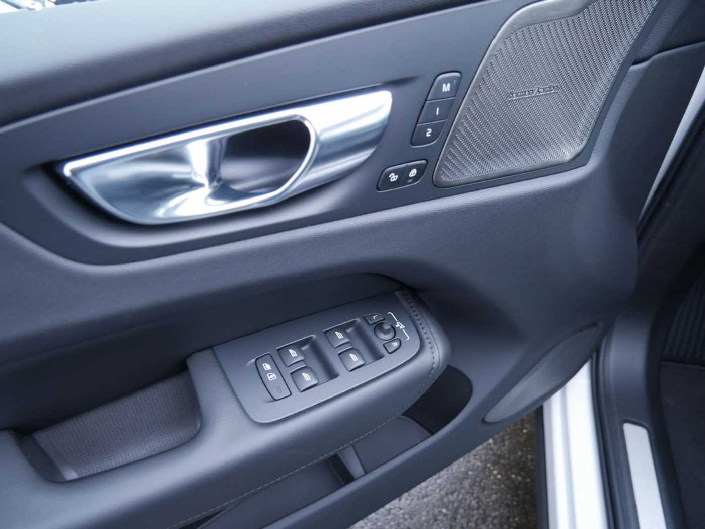 Volvo  T6 Recharge Plus Dark AWD LED PANO 360°