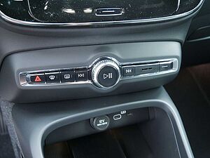 Volvo  B4 Plus Black Edition NAVI ACC LED 360°