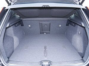 Volvo  B4 Plus Black Edition NAVI ACC LED 360°