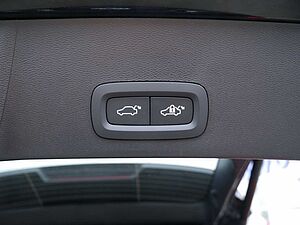 Volvo  B4 Plus Black Edition NAVI ACC LED 360°