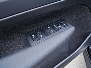 Volvo  B4 Plus Black Edition NAVI ACC LED 360°