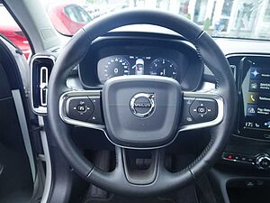 Volvo  D4 AWD Momentum Pro SHZ KAMERA NAVI LED