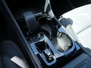 Volvo  B4 Plus Dark SHZ KAMERA H/K NAVI ACC LED