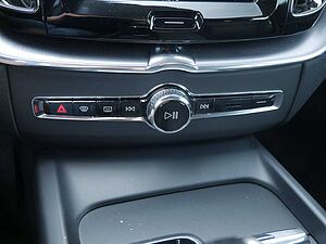 Volvo  D4 Momentum Pro LEDER KAMERA NAVI LED