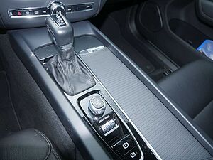 Volvo  D4 Momentum Pro LEDER KAMERA NAVI LED