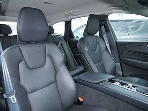 Volvo  D4 Momentum Pro LEDER KAMERA NAVI LED