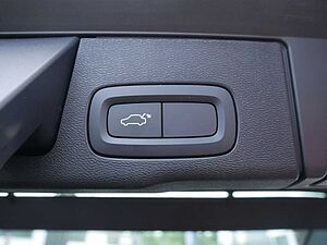 Volvo  D4 Momentum Pro LEDER KAMERA NAVI LED