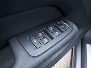 Volvo  D4 Momentum Pro LEDER KAMERA NAVI LED