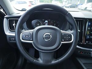Volvo  D4 Momentum Pro LEDER KAMERA NAVI LED