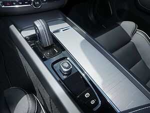 Volvo  2.0 R Design Recharge Plug-In Hybrid AWD