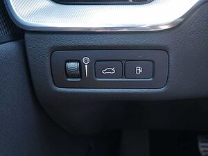 Volvo  2.0 R Design Recharge Plug-In Hybrid AWD