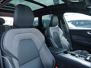 Volvo  2.0 R Design Recharge Plug-In Hybrid AWD