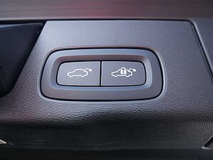 Volvo  2.0 R Design Recharge Plug-In Hybrid AWD