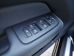 Volvo  2.0 R Design Recharge Plug-In Hybrid AWD