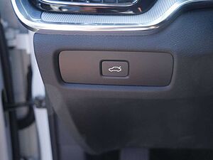 Volvo  B4 Plus Dark KAMERA H/K NAVI ACC LED 360°