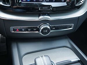 Volvo  B4 R Design AWD ACC HUD LED PANO 360°