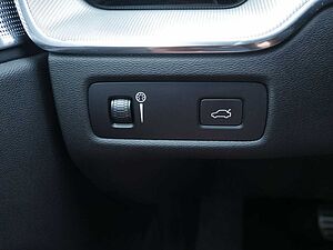 Volvo  B4 R Design AWD ACC HUD LED PANO 360°